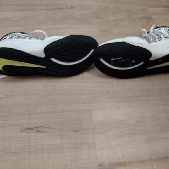 Nike shoes - Picture 2 of 4